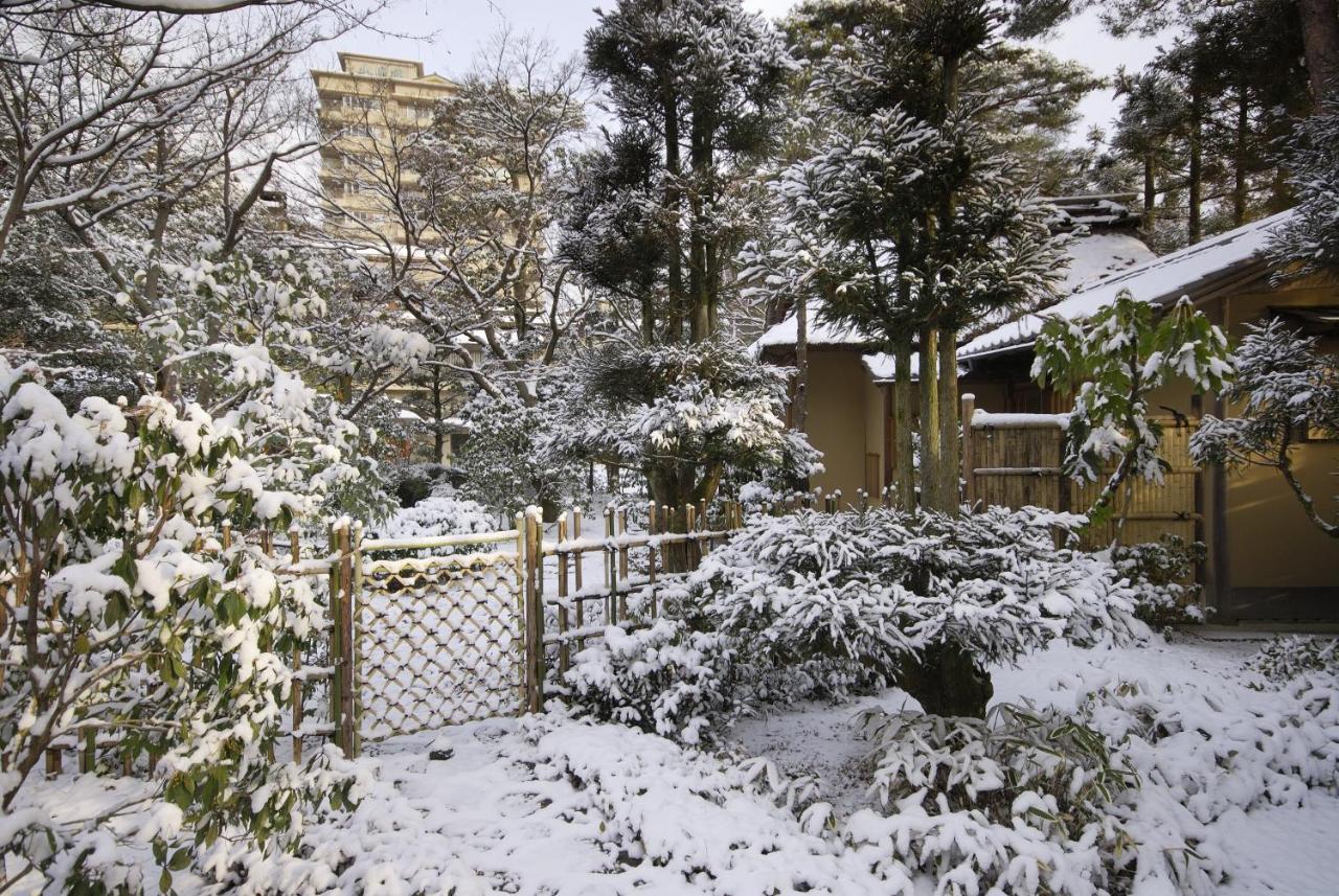 Suimeikan Gero Luaran gambar The temple in winter